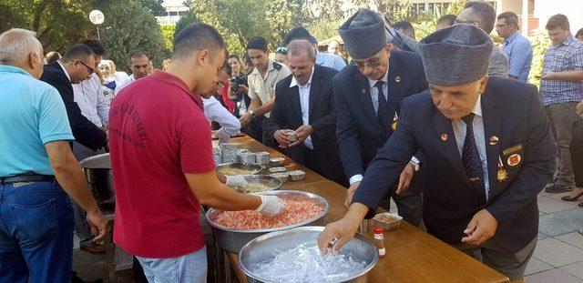 Nazilli Adliyesi çalışanları aşure geleneğini yaşatıyor