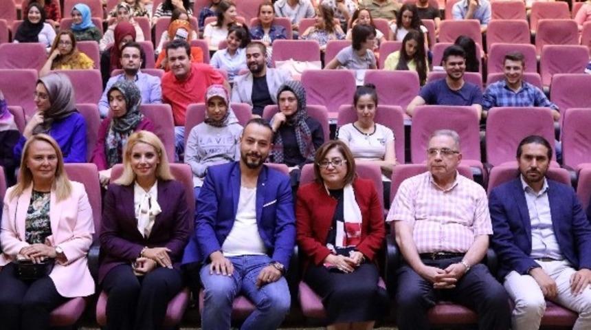 Büyükşehir Belediye Başkanı Fatma Şahin GAÜN’lü öğrencilerle buluştu