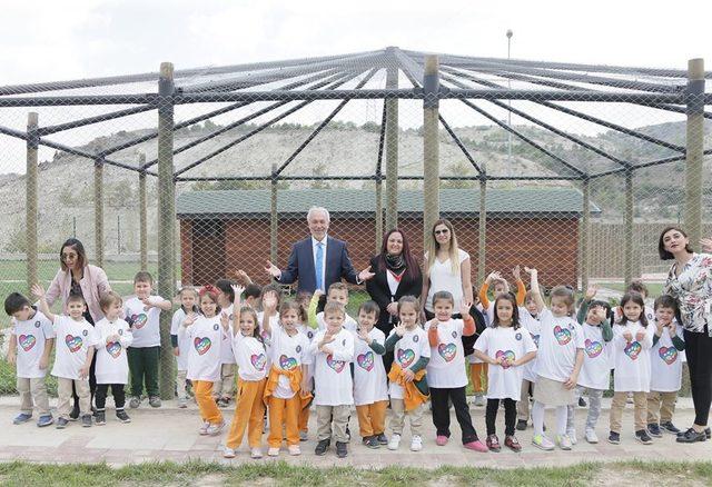 Kütahya Belediyesi’nin Sokak Hayvanları Bakımevi ve Rehabilitasyon Merkezi’ni gezdiler