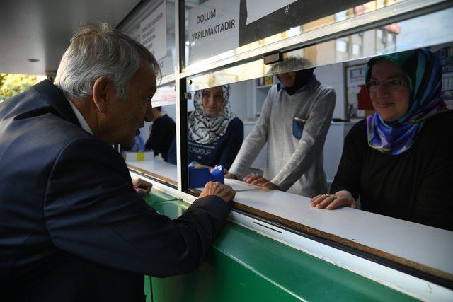 Öğrencilerin 1 liraya ulaşım yoğunluğu, uzun kuyruklar oluşturdu