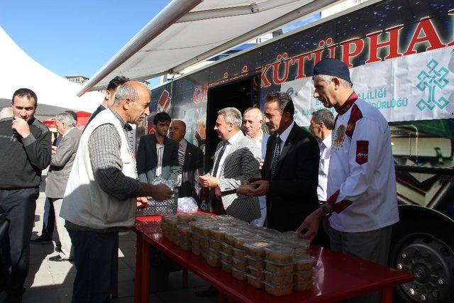 Erzurum İl Kültür ve Turizm Müdürlüğü Aşure dağıttı