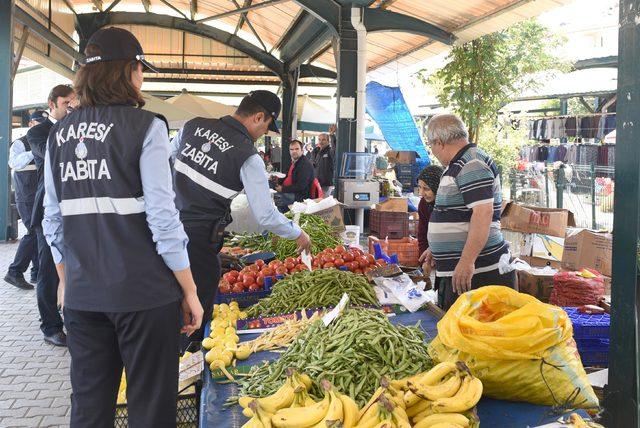 Karesi'de raf ve tezgahlara denetim