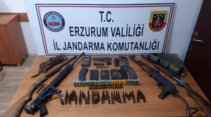 Jandarmadan silah ka&ccedil;ak&ccedil;ılarına y&ouml;nelik operasyon