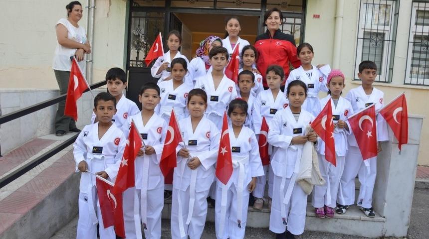 Yabancı uyruklu &ouml;ğrenciler tekvando ile uyum sağlayacak