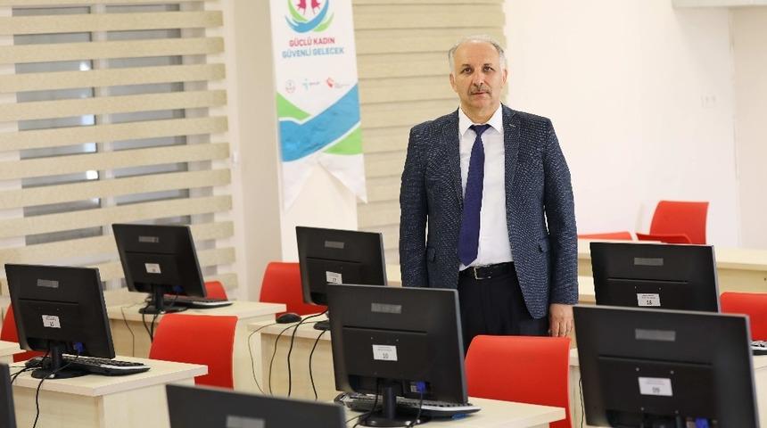 Ga&uuml;n bilgi işlem daire başkanlığından eğitime destek hizmeti