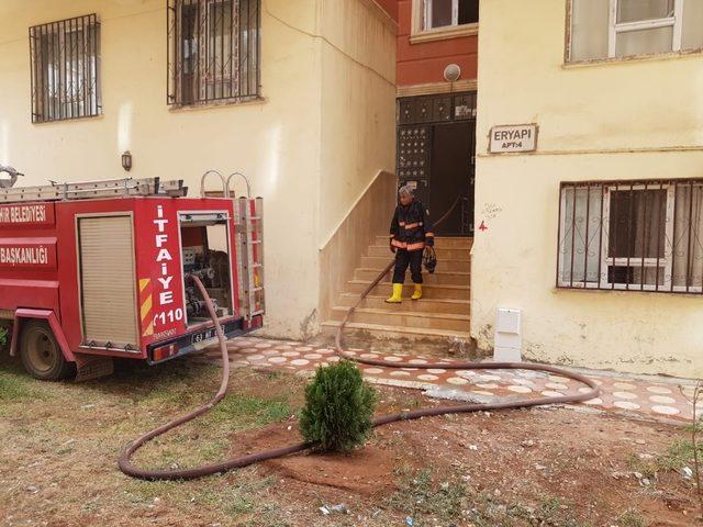 Evde çıkan yangın maddi hasara neden oldu