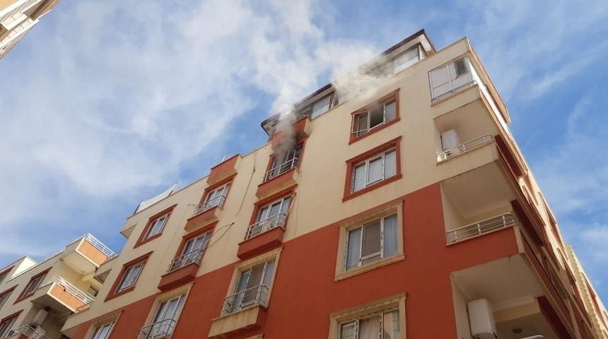 Evde &ccedil;ıkan yangın maddi hasara neden oldu