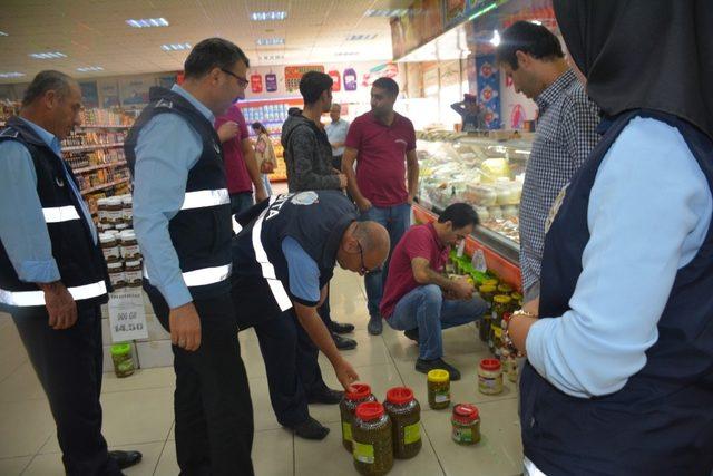 Tatvan’da gıda ürünleri ve fiyat listeleri denetlendi