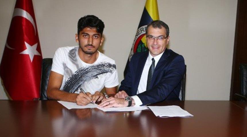 Fenerbahçe, Deniz Yılmaz'la sözleşme imzaladı