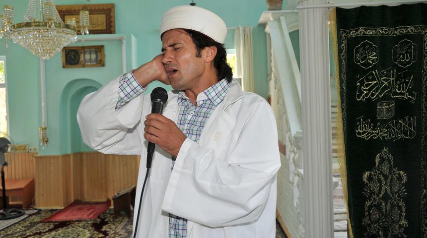 'Rock&ccedil;ı imam' ihra&ccedil; edildi