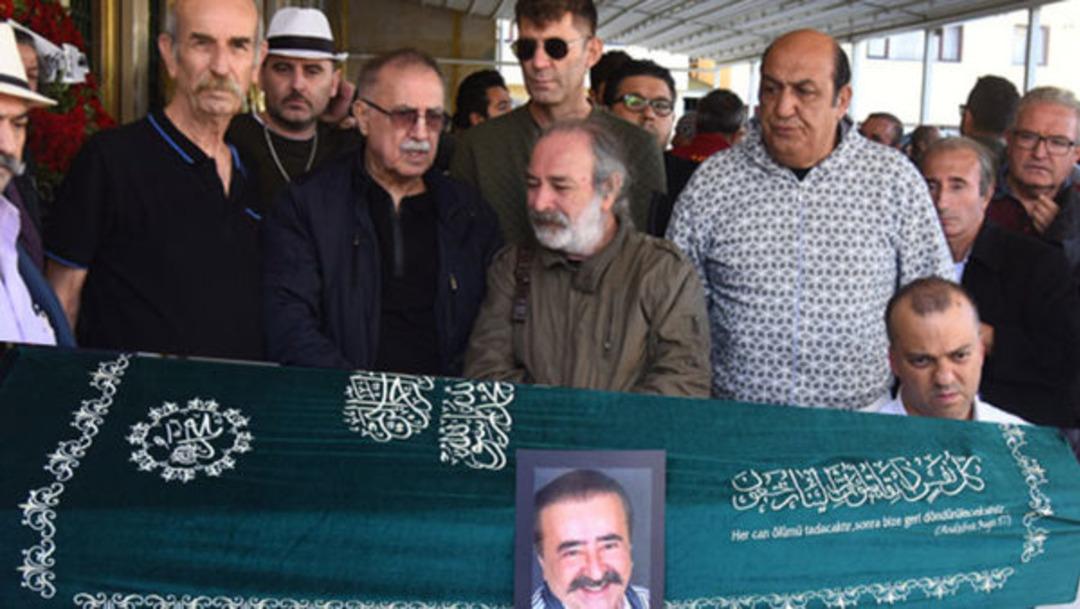 Yıldırım &Ouml;cek son yolculuğuna uğurlandı! B&uuml;y&uuml;k vefasızlık