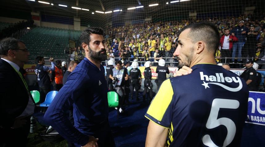 Fenerbahçe; Volkan Demirel, Nabil Dirar ve Aatif Chahechouhe'nun kadro dışı bırakıldığını açıkladı!