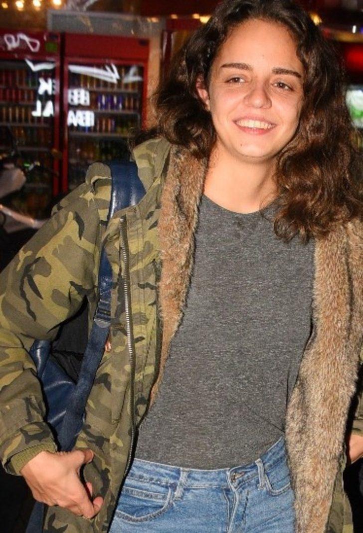 Levent Kırca ve Yılmaz Erdoğan'ın kızları birlikte gece gezmesinde G3