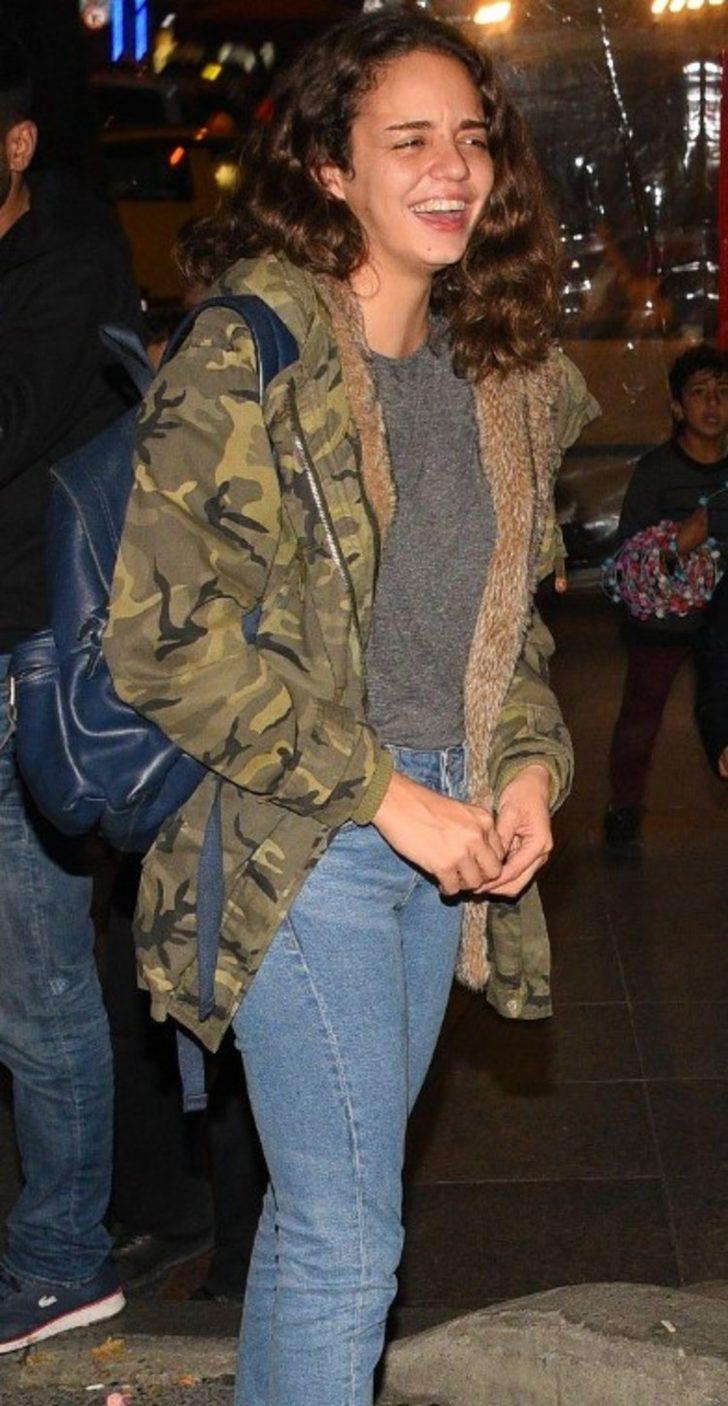 Levent Kırca ve Yılmaz Erdoğan'ın kızları birlikte gece gezmesinde G4