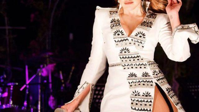 Ailesinden sonra bir darbe daha! Hadise’ye kraliyet golü