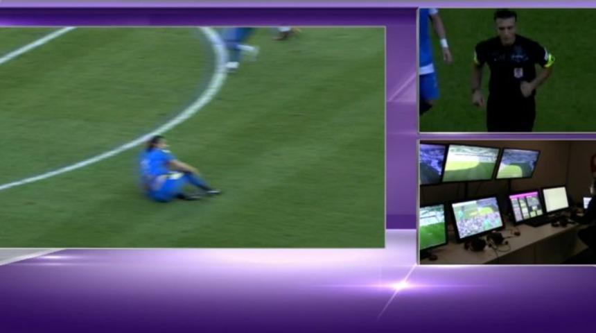 VAR skandalı! Hakemler odada yok