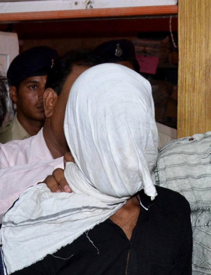 Hindistan'da iğrenç olay! Biri tecavüz etti, diğeri video çekti G4