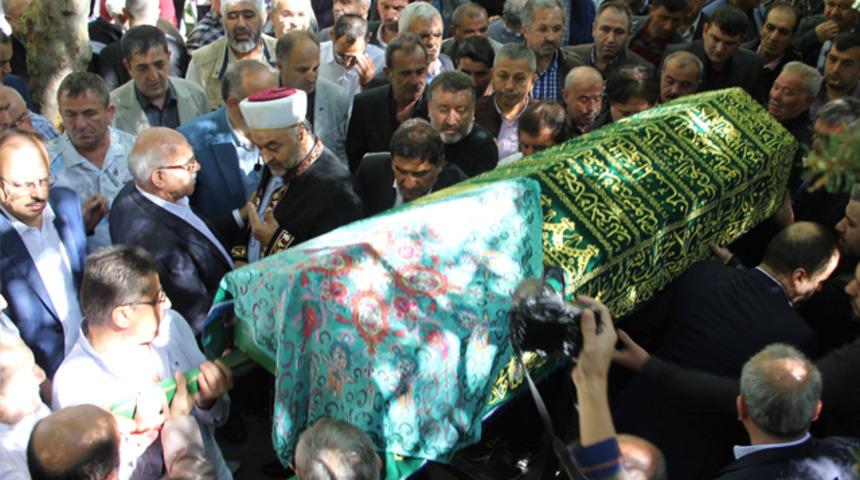Ünal Karaman'ın annesi Şefika Karaman Konya'da son yolculuğuna uğurlandı