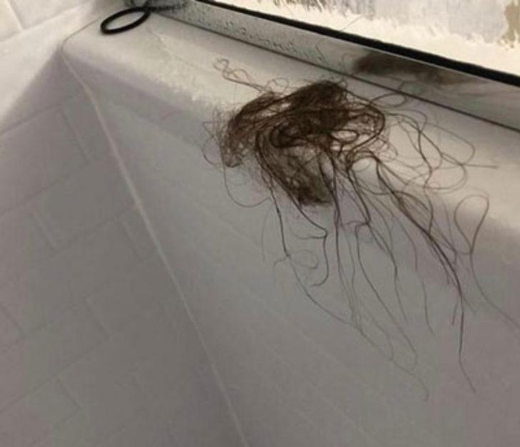 Vahşetin böylesi! Genç kızın dekoltesini abartılı bulunca... G3