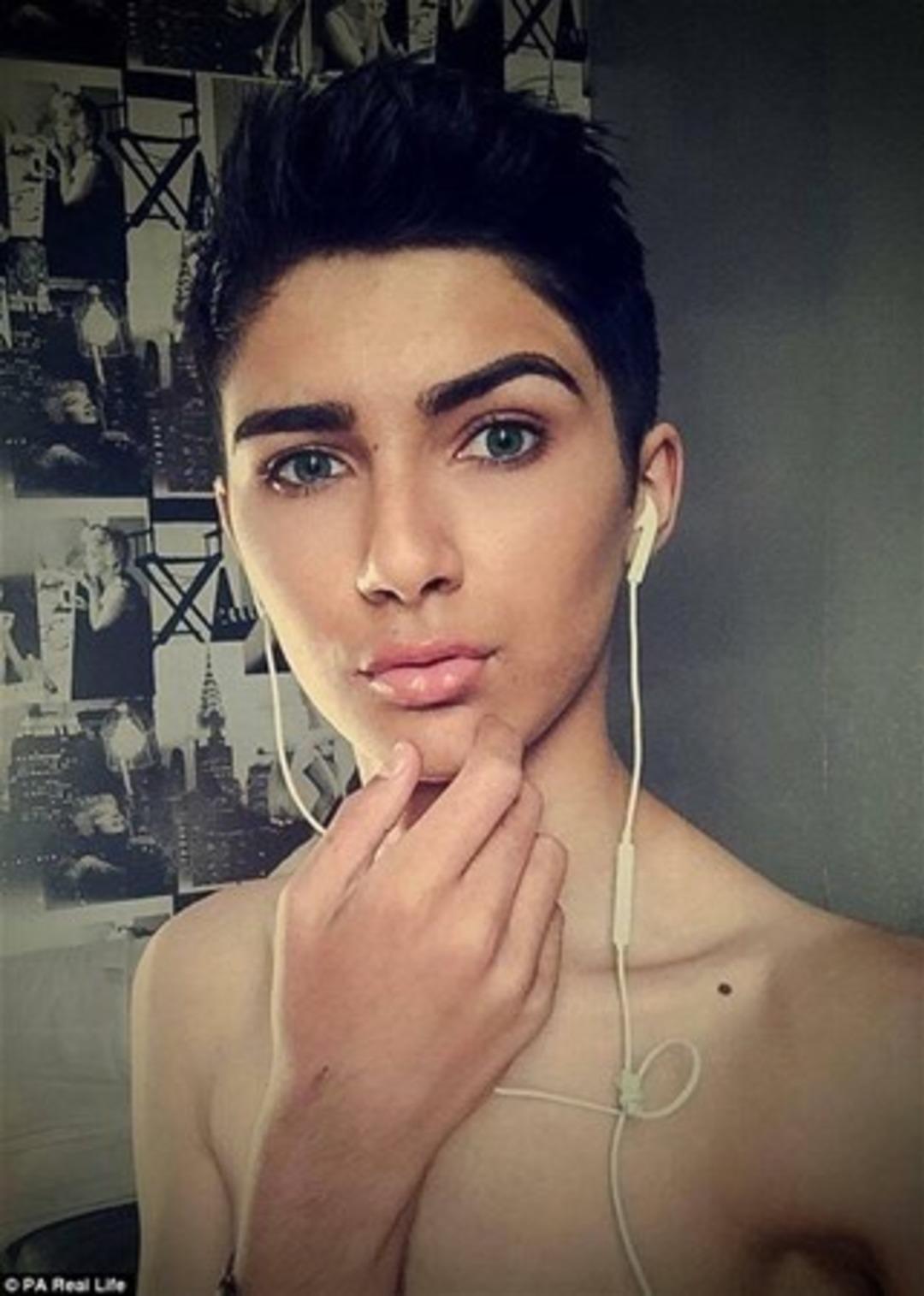 Tatile gidip cinsiyet değiştirdi 