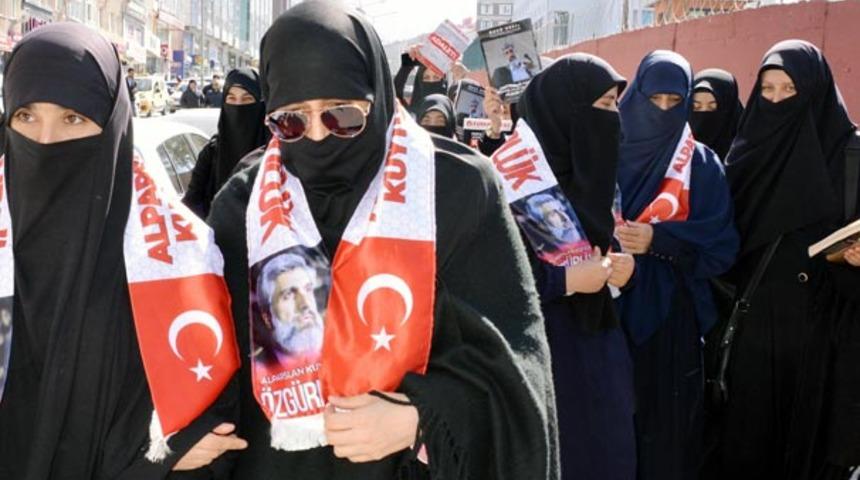 Polis kimlik sorunca 'Bakanlık tavsiyesini uyguluyoruz' dediler