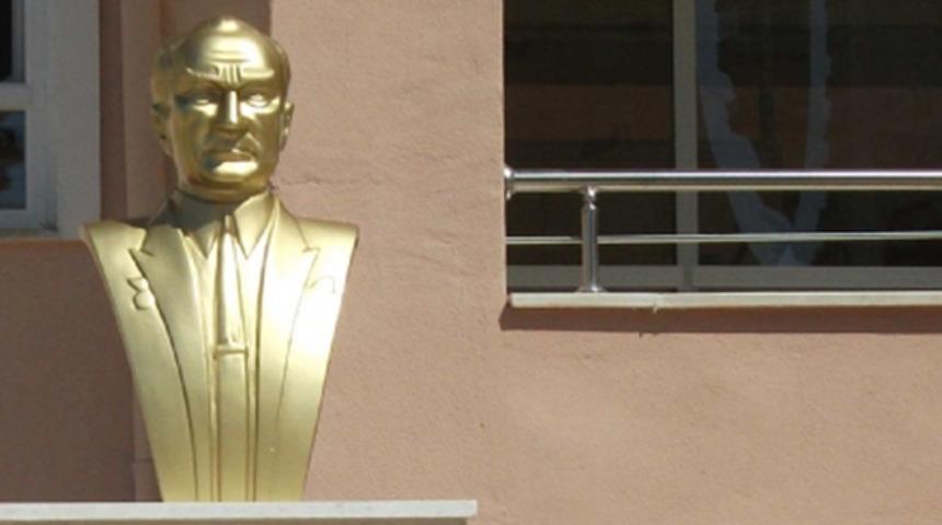 Atatürk'e hakaret eden öğretmene gözaltı