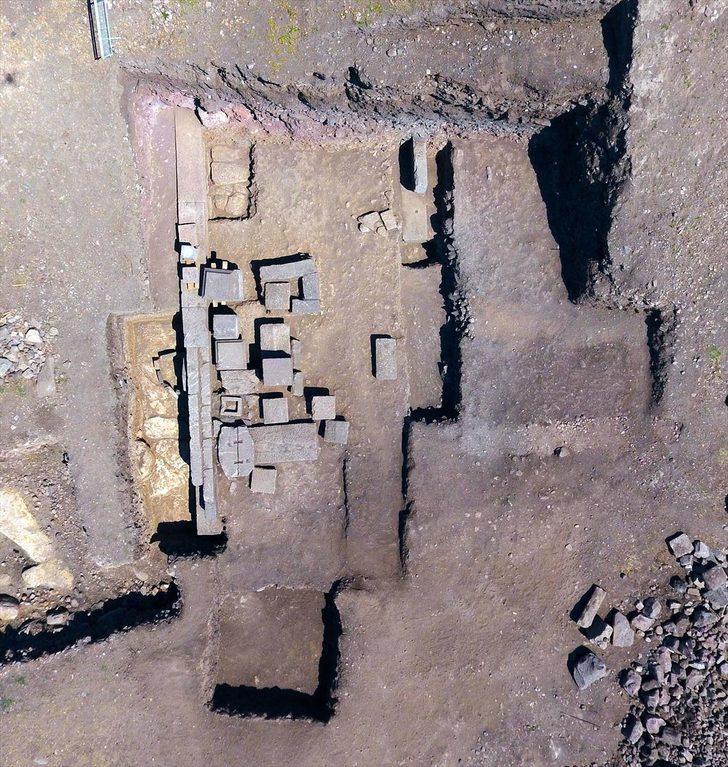 2 bin 300 yıllık aile mezarı bulundu  G4