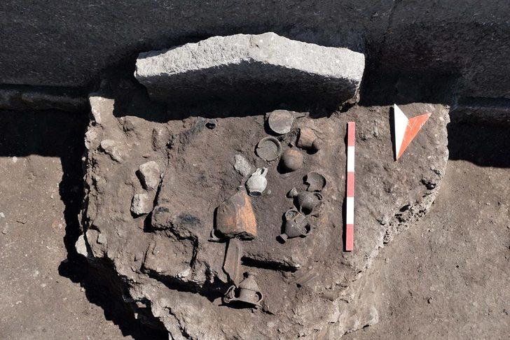 2 bin 300 yıllık aile mezarı bulundu  G5