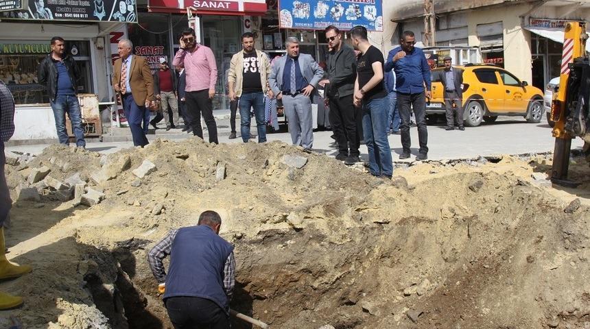 Başkale&rsquo;de sıcak asfalt &ccedil;alışması