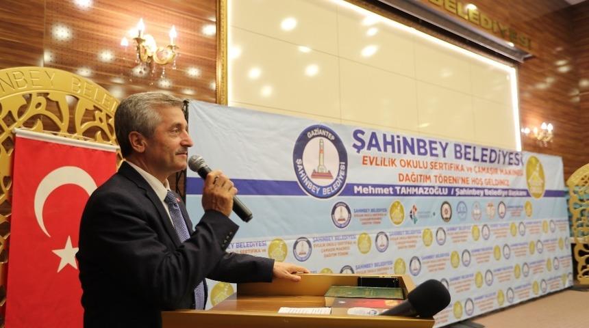 Evlilik okulundan 115 çift daha sertifikalarını aldı