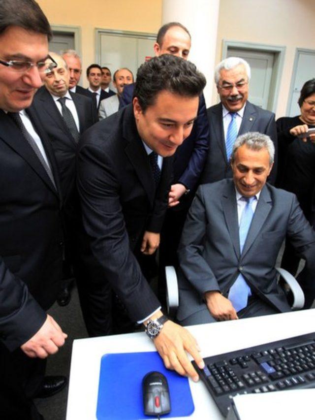 2013 yılında dönemin ekonomiden sorumlu başbakan yardımcısı Ali Babacan, IMF'ye olan son borç geri ödeme talimatını bizzat yapmıştı.