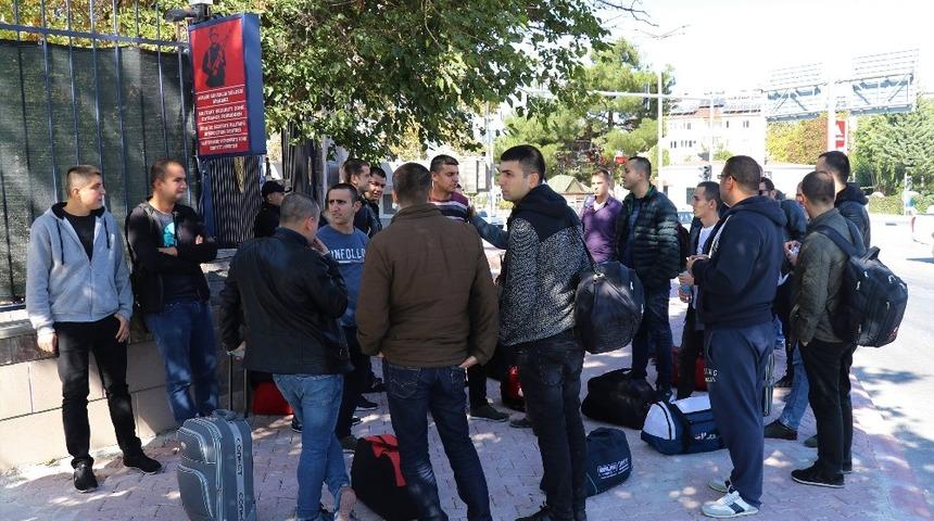 Burdur&rsquo;a bedelli askerler gelmeye başladı