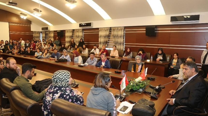 &Ouml;ğrenciler Rekt&ouml;r Polat&rsquo;tan formasyon s&ouml;z&uuml;n&uuml; aldı