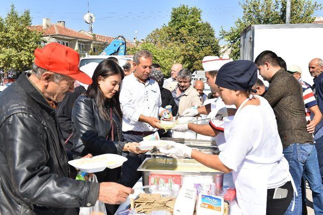 Altıeylül Belediyesi’nden Keşkek hayrı