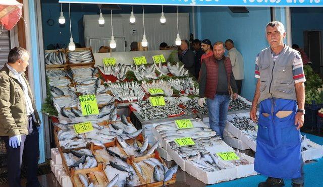 Kırıkkale’de Balıkçılar Çarşısına yoğun ilgi