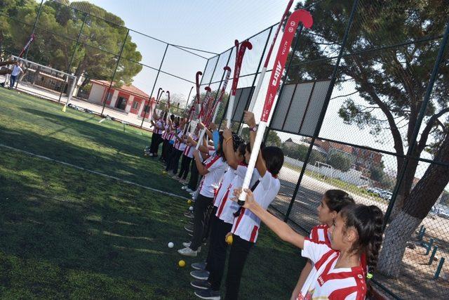 Hokey yıldızlarını keşfetmeye Manisa’da devam ediyor