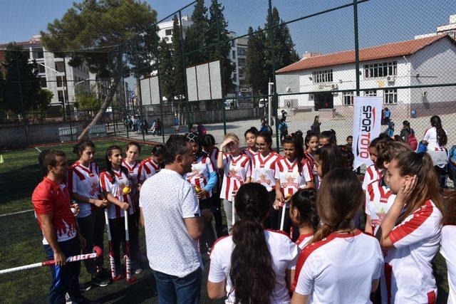 Hokey yıldızlarını keşfetmeye Manisa’da devam ediyor