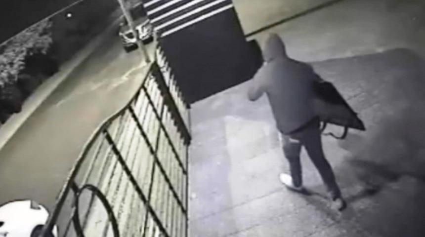 Hırsızın rahatlığı kameralara yansıdı