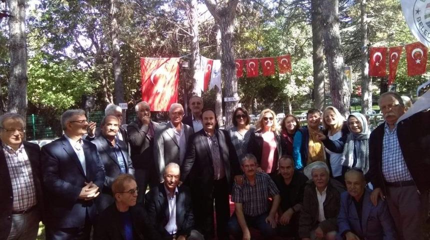 &Ouml;ğretmen ve &ouml;ğrenciler 45 yıl sonra biraya geldi