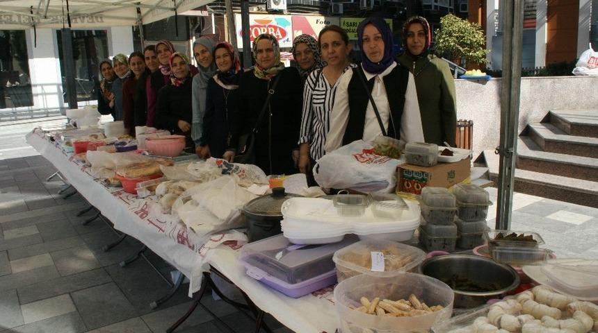 Devrek 100.Yıl Ortaokulundan okul yararına kermes