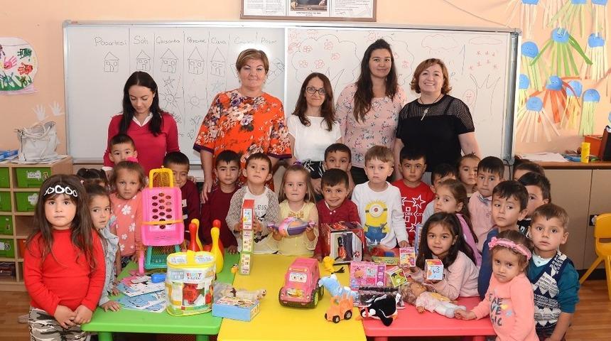 ME&Uuml; Hemşirelik Fak&uuml;ltesi&rsquo;nden D&uuml;nya &Ccedil;ocuk G&uuml;n&uuml;&rsquo;nde anlamlı ziyaret