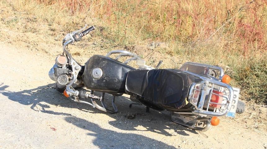 Motosiklet savrulan sürücü ağır yaralandı