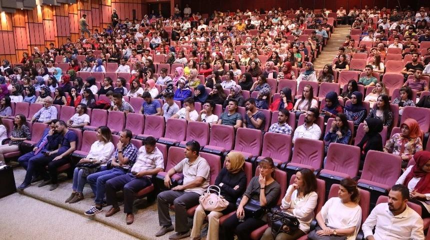 &Uuml;niversiteye başlayan &ouml;ğrencilere oryantasyon eğitimi