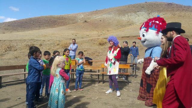 Yakutiye Gençlik Merkezi Gönüllü Gençlerinden Fatma öğretmene ziyaret