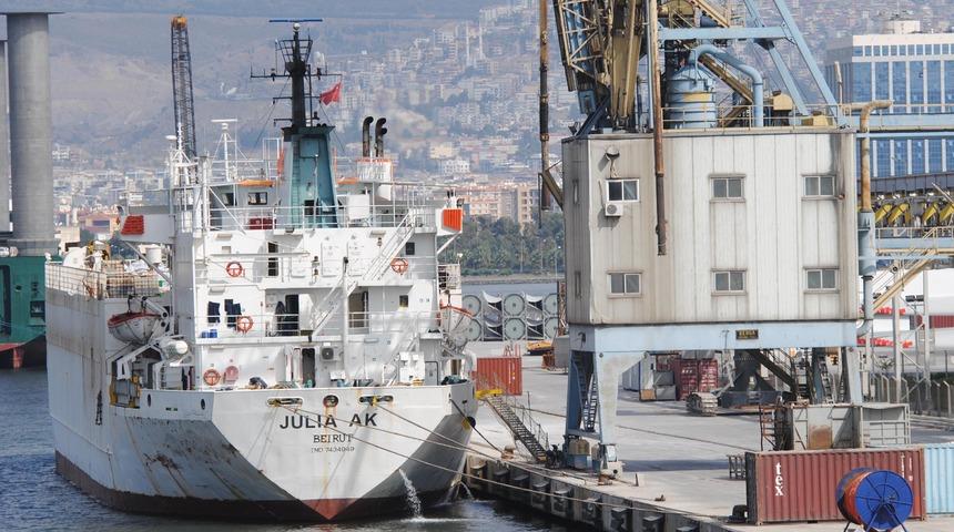 İzmir'e gemi ile 5 bin 391 angus getirildi