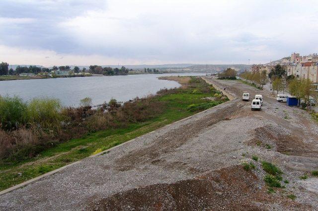 Birecik’te sahil park 3. etap çalışmaları sürüyor