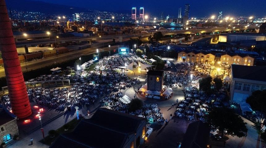 Tarihi Havagazı Fabrikası&rsquo;nın bacasından 10 yıldır sanat t&uuml;t&uuml;yor
