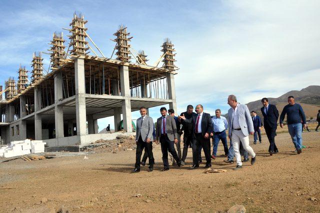 Bitlis Valisi Ustaoğlu: Yatırım yapan işadamlarını kahraman olarak görüyoruz