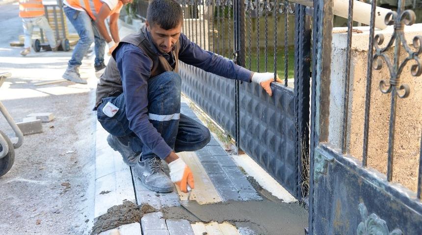 Pursaklar&rsquo;da kaldırım &ccedil;alışması devam ediyor