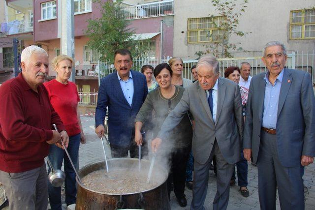 Ataköy Mahallesi’nde bin kişiye aşure